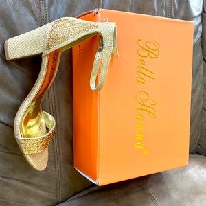 Gold size 8 Bella Hanna heels
